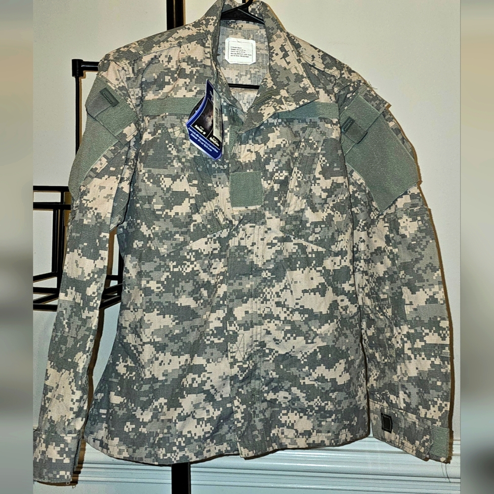 US Army New Defender M by American Apparel, Inc.Combat Jacket Size X Small Short